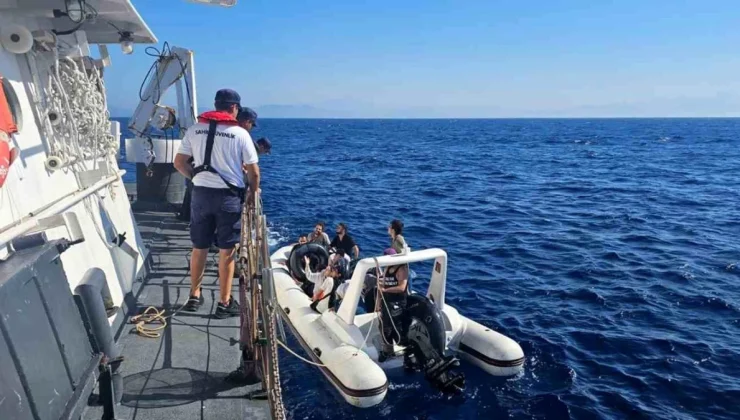 Muğla’da Arızalanan Lastik Botlarında Bulunan Göçmenler Kurtarıldı